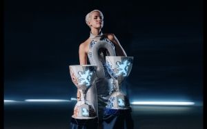 Bild zu Technologie: Nederlandse F1-winnaarstrofee combineert Delfts Blauw met lichttechnologie
