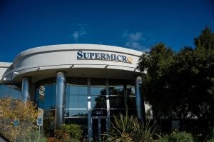 Bild zu Bedrijfsnieuws: Supermicro onder vuur na inval om vermeende smokkel van Nvidia-AI-servers