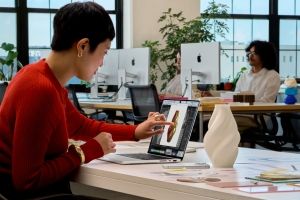 Bild zu Laptops: MacBook Pro met PROLED XDR, touch en slanker ontwerp kost 400 à 500 euro meer