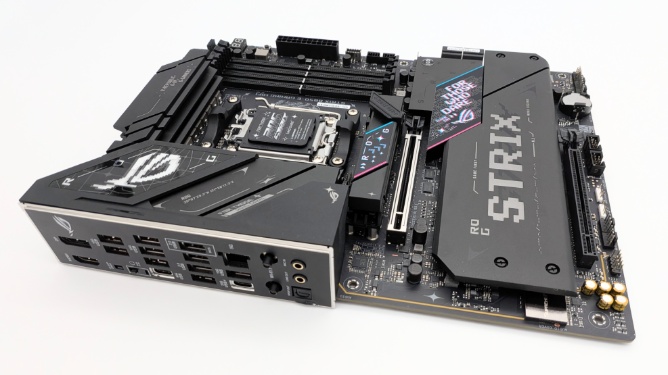 Asus ROG Strix B850-E Gaming WiFi Review. De vele aansluitingen zijn het pluspunt van dit bord