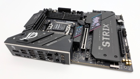 Asus ROG Strix B850-E Gaming WiFi Review. De vele aansluitingen zijn het pluspunt van dit bord