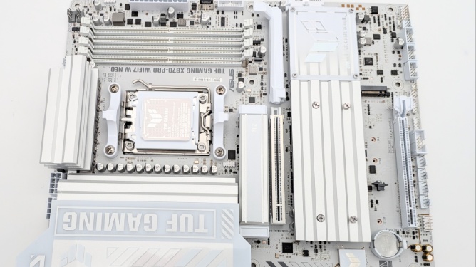 Asus TUF Gaming X870-Pro WiFi 7 W Neo Review. Een toekomstzeker AM5-bord voor 319 euro