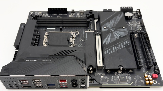 Gigabyte Z890 Aorus Elite WiFi 7 Plus review: luxe bord met ruimte voor vier ssd’s